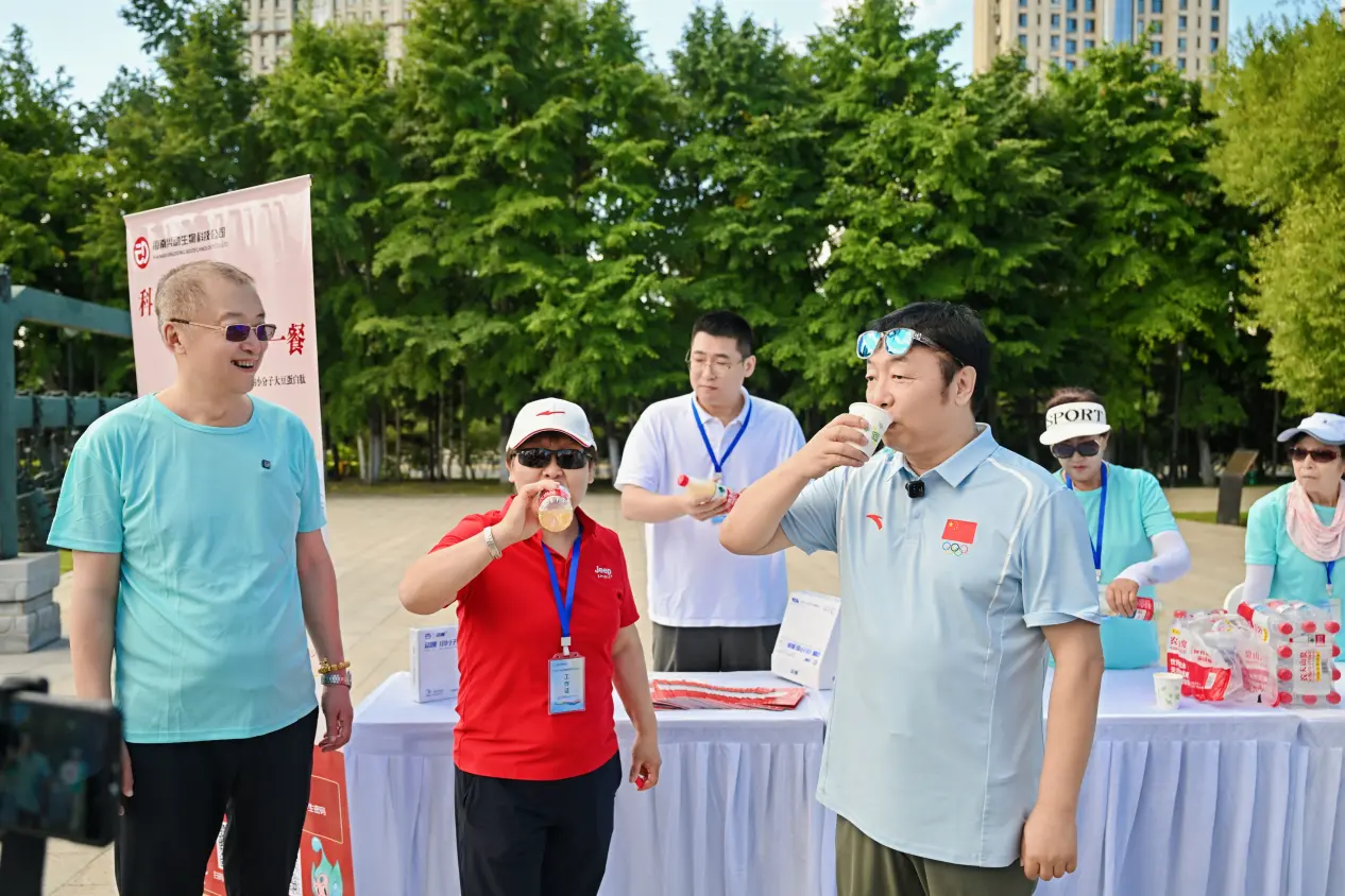 司的公益捐, 合的老朋友