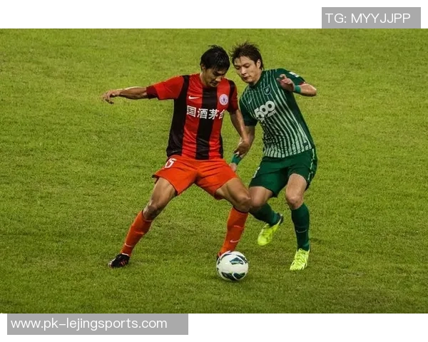 《追梦绿茵见证爱情与荣耀的足球之星》